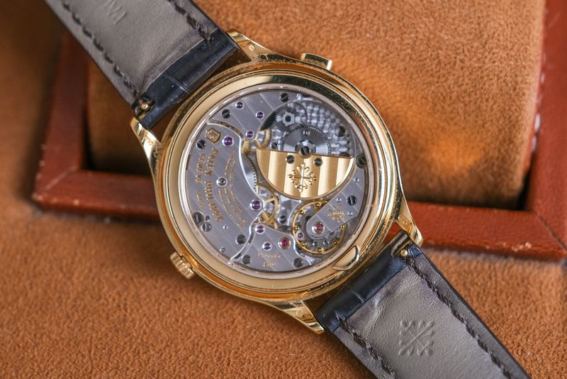 นาฬิกามือสอง Patek Philippe World Time 7130R-013 Diamond Bezel