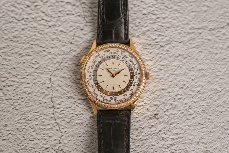 ร้านนาฬิกา Patek Philippe World Time 7130R-013 Diamond Bezel
