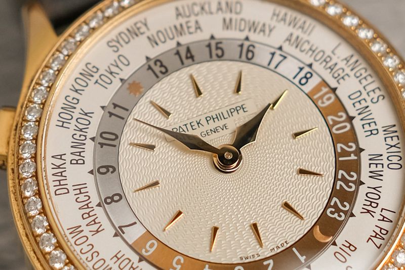 ขายนาฬิกา Patek Philippe World Time 7130R-013 Diamond Bezel