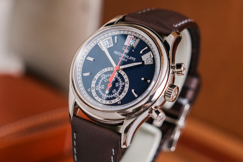 รับซื้อนาฬิกา Patek Philippe 5960G Blue Dial