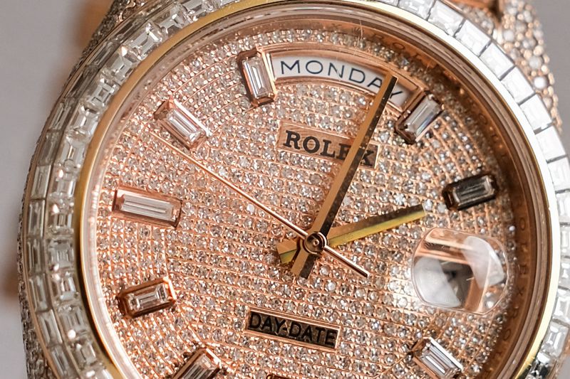 รับซื้อนาฬิกา ROLEX Day Date Full 18K Rose Gold Full Diamond 228235