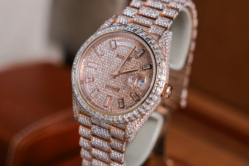 ขายนาฬิกา ROLEX Day Date Full 18K Rose Gold Full Diamond 228235