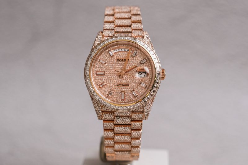 นาฬิกา ROLEX Day Date Full 18K Rose Gold Full Diamond 228235