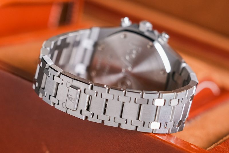 Audemars Piguet Royal Oak Chronograph 26300ST (1)
