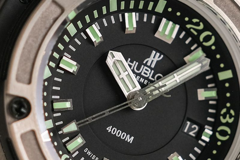 รับซื้อนาฬิกา Hublot King Power Oceanographique Musee Monaco 4000M Limited Edition solid back case