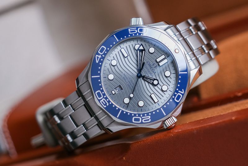 Omega Seamaster Diver 300M Silver Dial (2)
