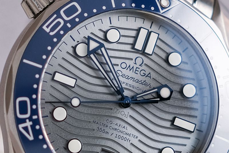 Omega Seamaster Diver 300M Silver Dial (3)
