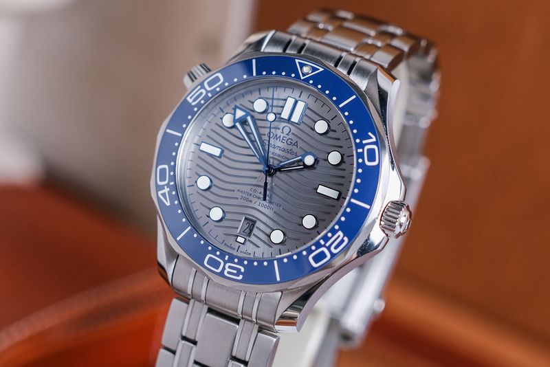 Omega Seamaster Diver 300M Silver Dial (4)