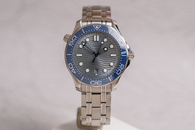 Omega Seamaster Diver 300M Silver Dial (5)