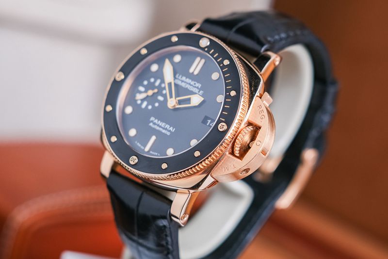 รับซื้อนาฬิกา Panerai Luminor Submersible 1950 18K Red Gold PAM684