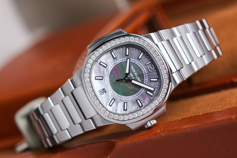 นาฬิกามือสอง Patek Philippe Nautilus 70081A MOP