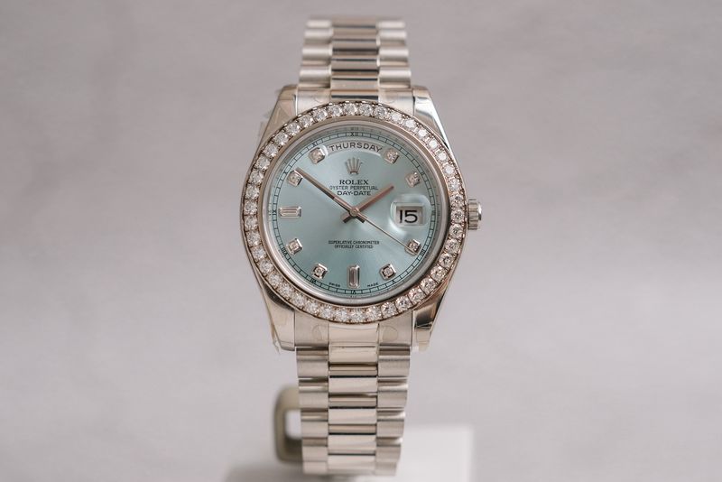 รับซื้อนาฬิกา ROLEX DAY DATE 41 Platinum Diamond Ice Blue 218206