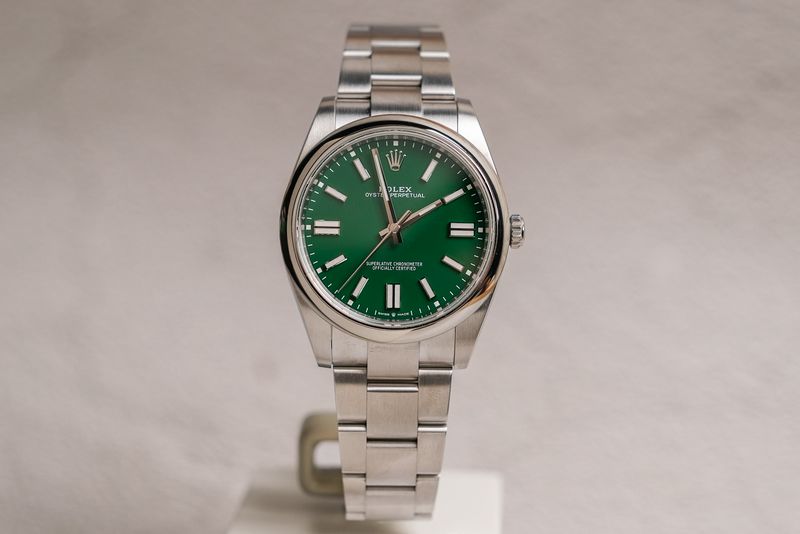 นาฬิกามือสอง Rolex Oyster Perpetual 41mm Green 124300