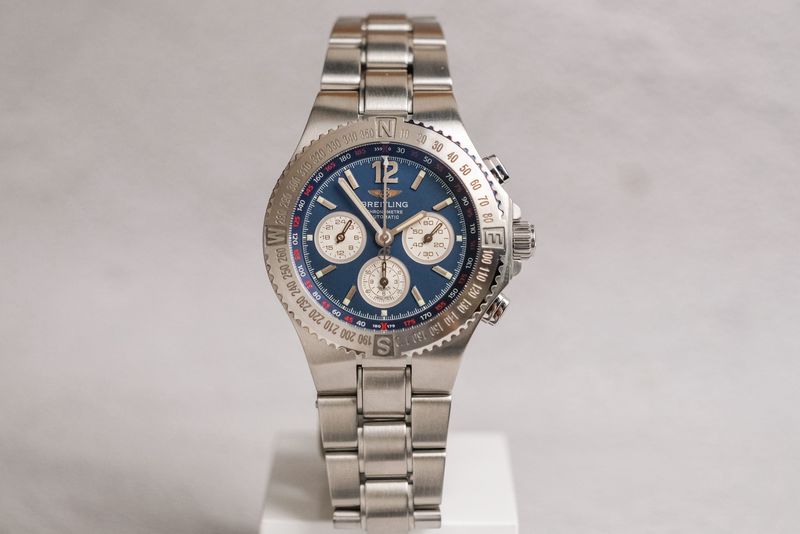 รับซื้อนาฬิกา Breitling Hercules Chronograph Blue A39363