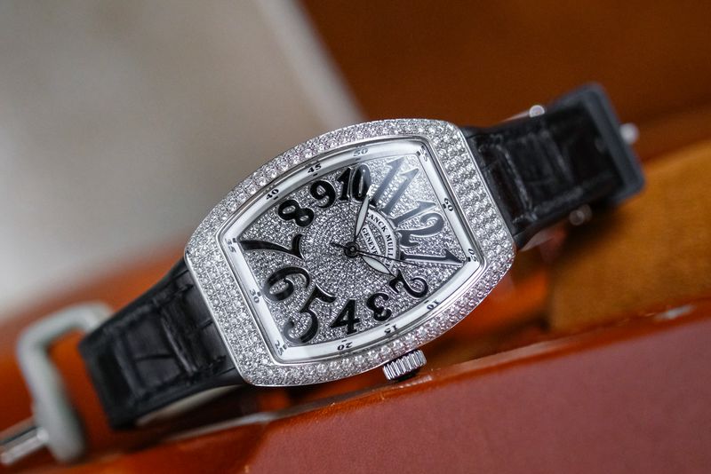 รับซื้อนาฬิกา Frank Muller Vanguard V32 Full Diamond