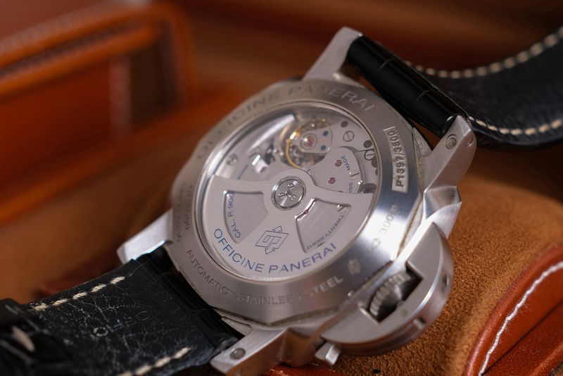 Panerai Luminor 312 open automatic case back