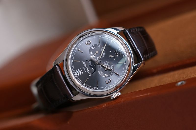นาฬิกามือสอง Patek Philippe 5146G Annual Calendar 18k White Gold