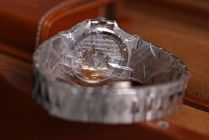 Patek Philippe Nautilus perpetual calendar full 18K white gold 57401G (1)