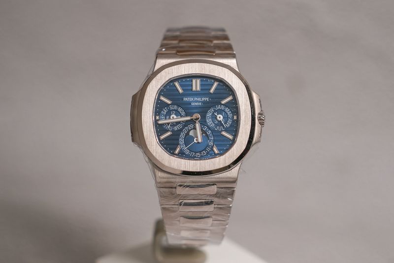Patek Philippe Nautilus perpetual calendar full 18K white gold 57401G (2)