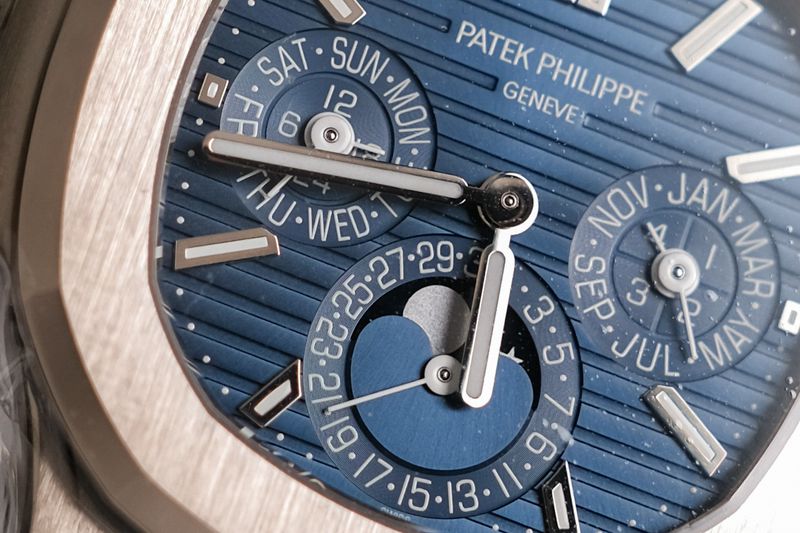 Patek Philippe Nautilus perpetual calendar full 18K white gold 57401G (4)