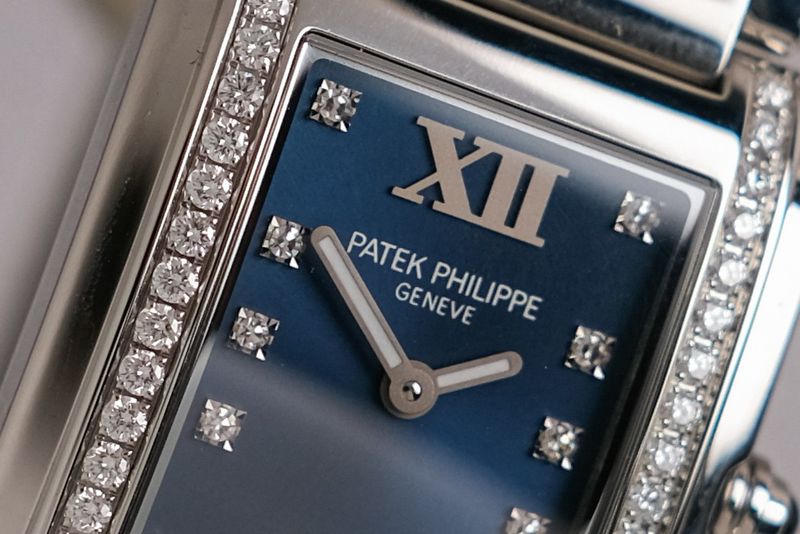 รับซื้อนาฬิกา Patek Philippe Twenty Four Blue Dial