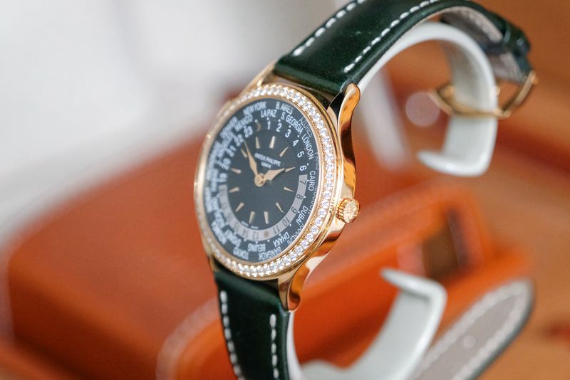 ขายนาฬิกา Patek Philippe World Time Complication 7130R-014 Green