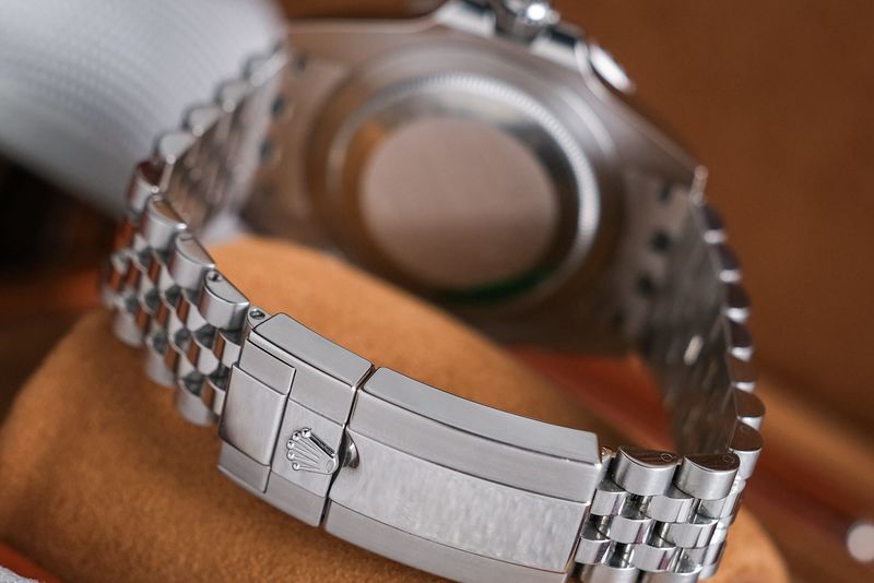 ROLEX GMT MASTER II Batman Jubilee (1)