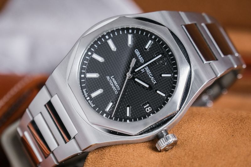 นาฬิกา Girard Perragaux “Laureato” Black 42mm