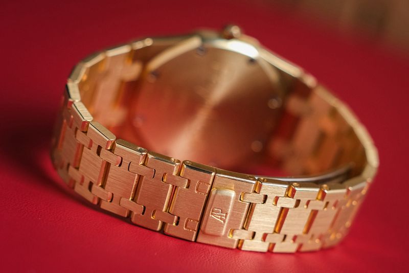 Audemars Piguet Royal Oak 18k Gold 56175BA (1)