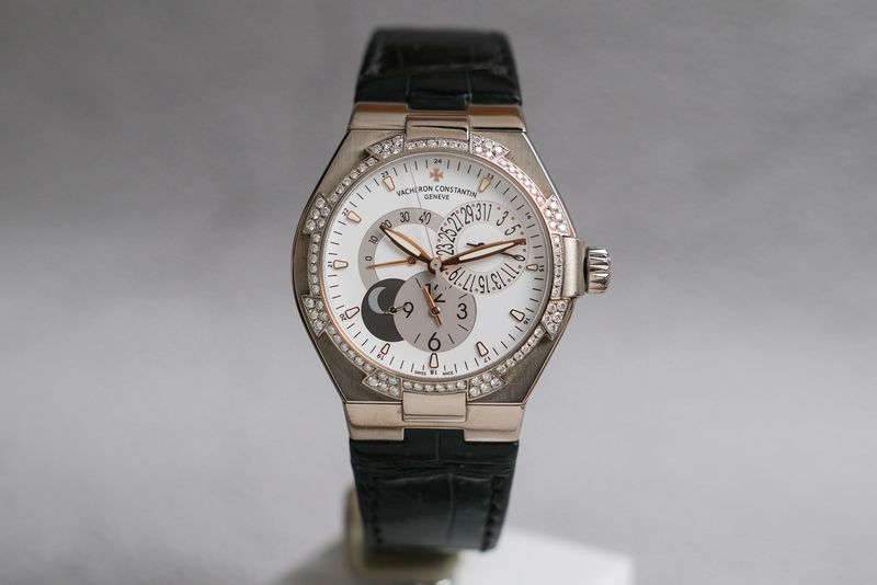 รับซื้อนาฬิกา Vacheron Constantin Overseas Dual Time 18K White Gold Diamond Ref. 47751000G