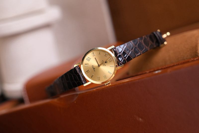 รับซื้อนาฬิกา Rolex Cellini 18k Gold Vintage