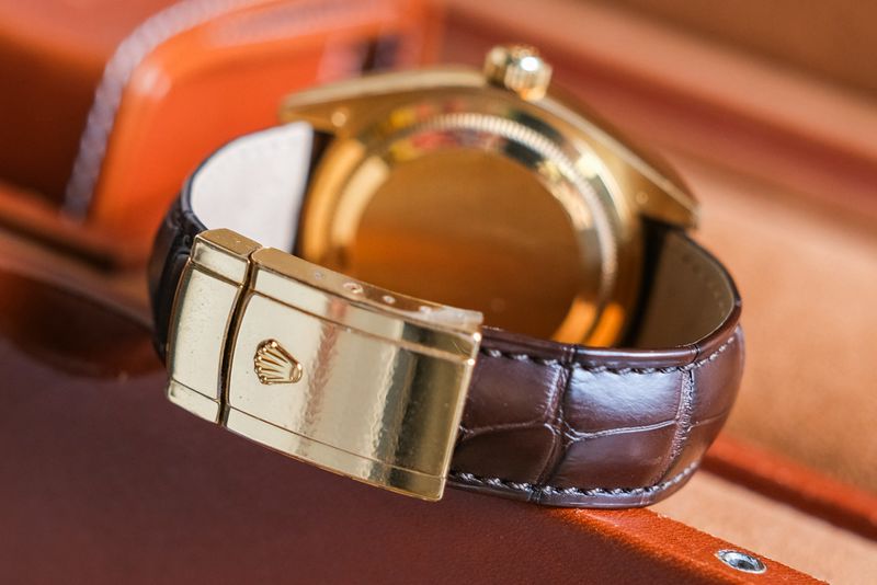 Rolex Sky-Dweller 18K Gold 326138 leather strap with folding buckle