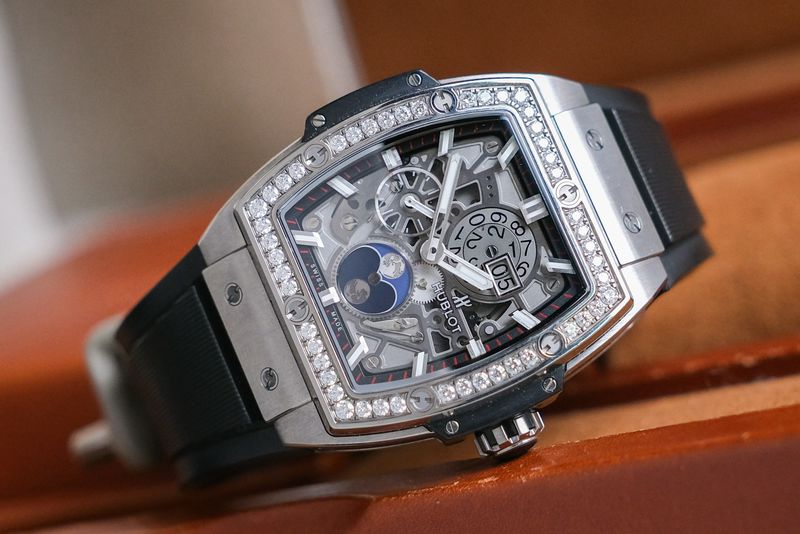 Hublot Spirit of Big Bang Titanium 42 Moonphase Diamond (2)