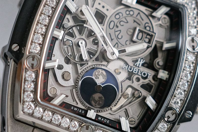 Hublot Spirit of Big Bang Titanium 42 Moonphase Diamond (4)