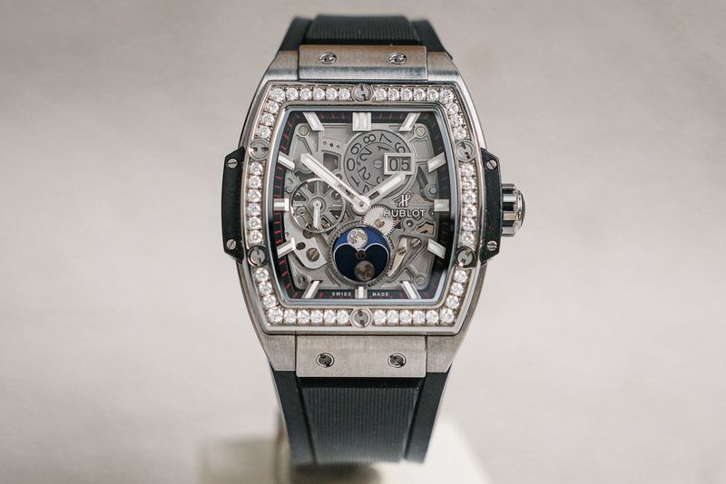 Hublot Spirit of Big Bang Titanium 42 Moonphase Diamond (5)