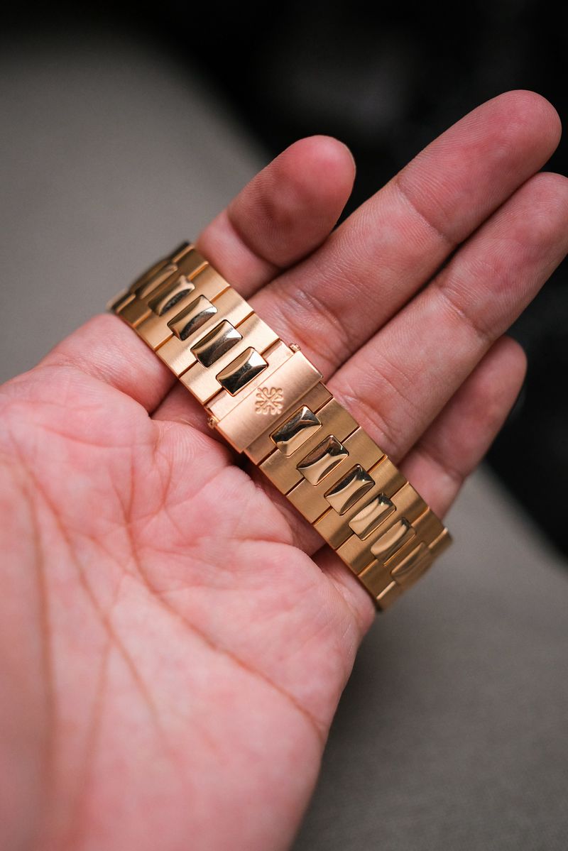 Patek Philippe 5711R Full 18K Rose Gold (1)