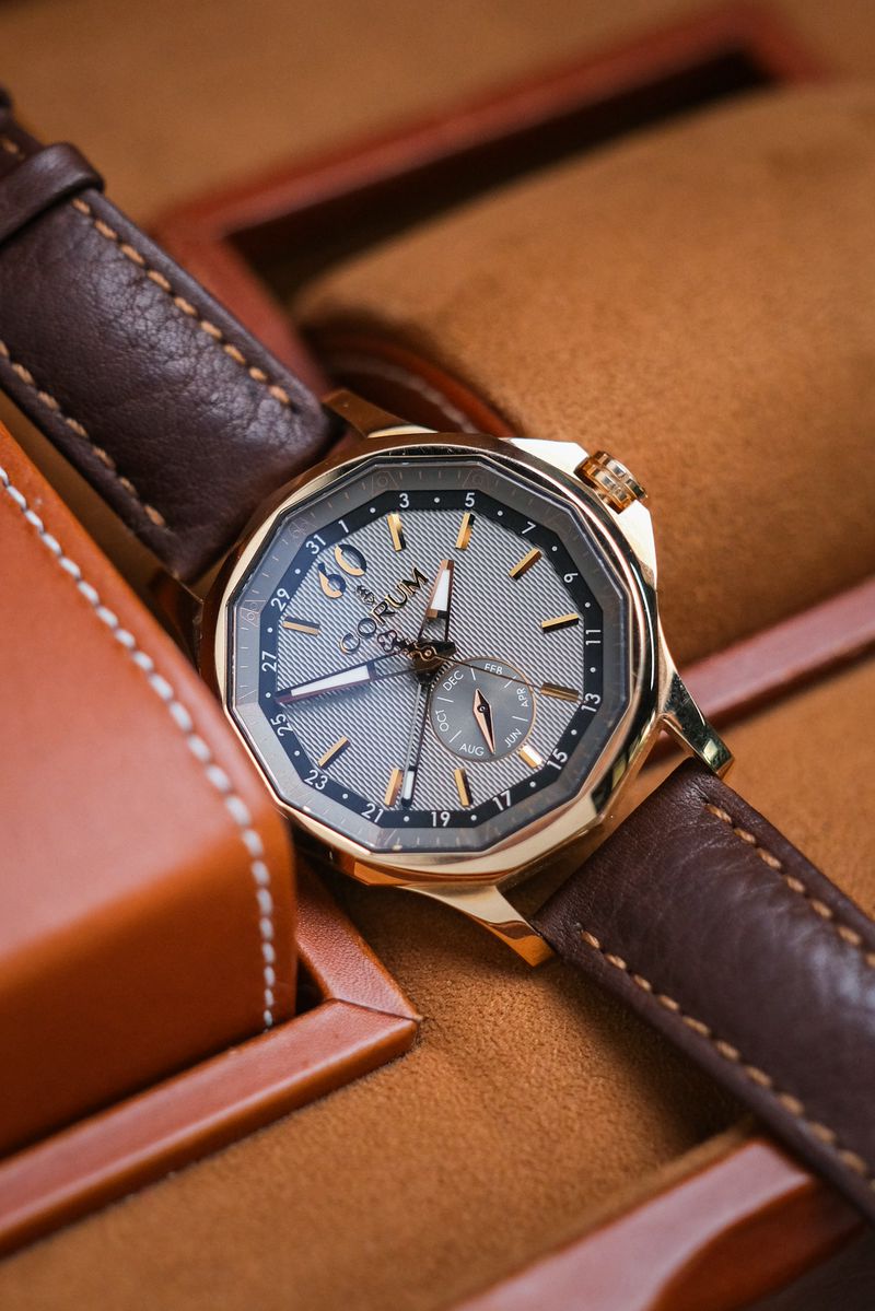 รับซื้อนาฬิกา Corum Admiral’s Cup Legend Annual Calendar 18K Rose Gold (03.101