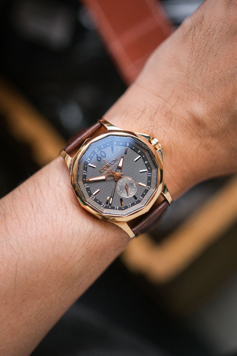 ขายนาฬิกา Corum Admiral’s Cup Legend Annual Calendar 18K Rose Gold (03.101 on wrist
