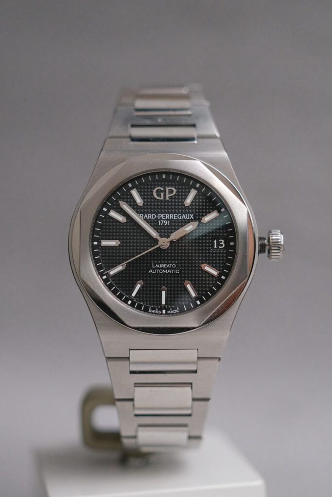 ร้านนาฬิกา Girard Perragaux Laureato Black 42mm