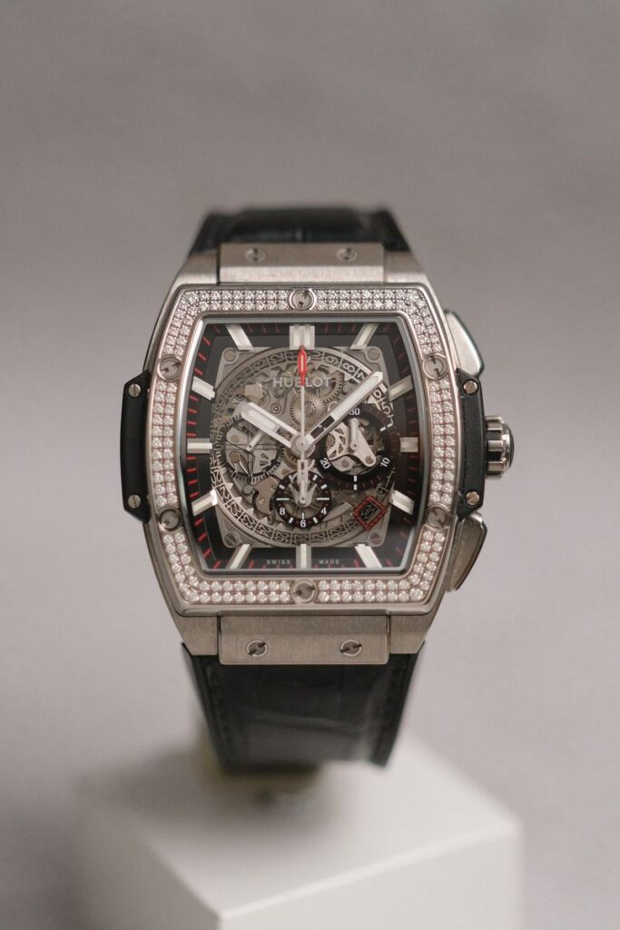 รับซื้อนาฬิกา Hublot Spirit of Big Bang Titanium Diamond