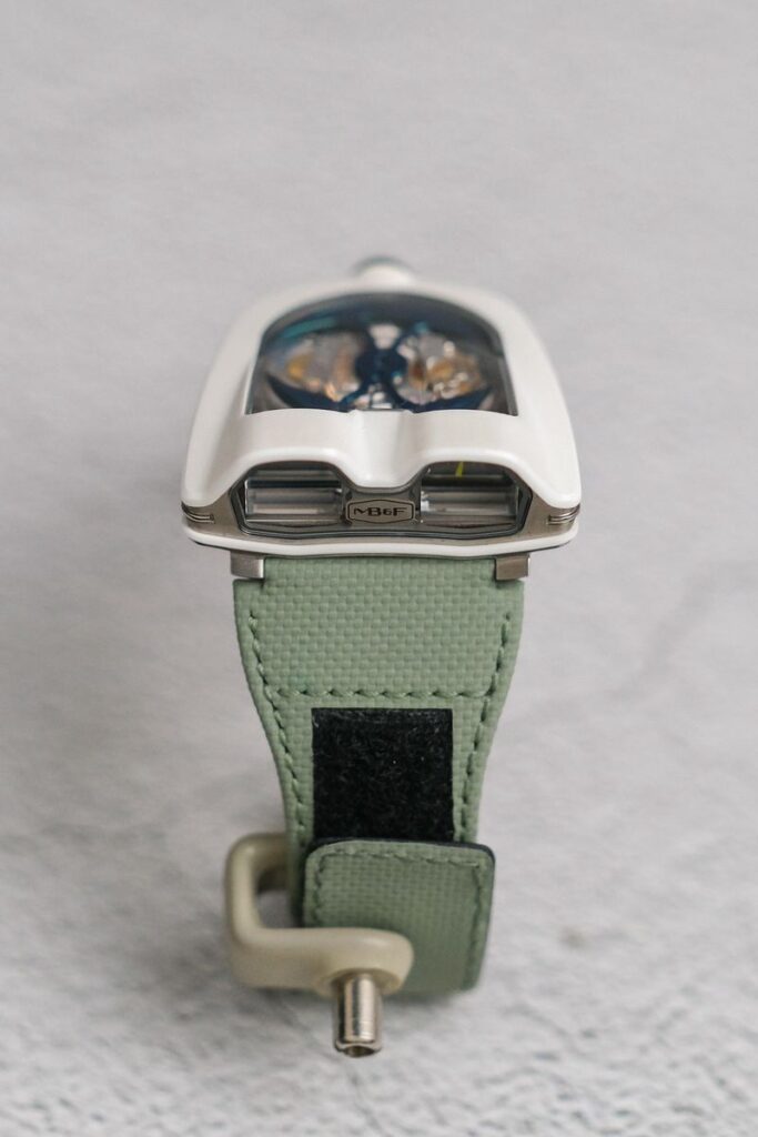 นาฬิกา MB&F Horological Machine No.8 Mark 2 White Ceramic Titanium Ref. 82.TL