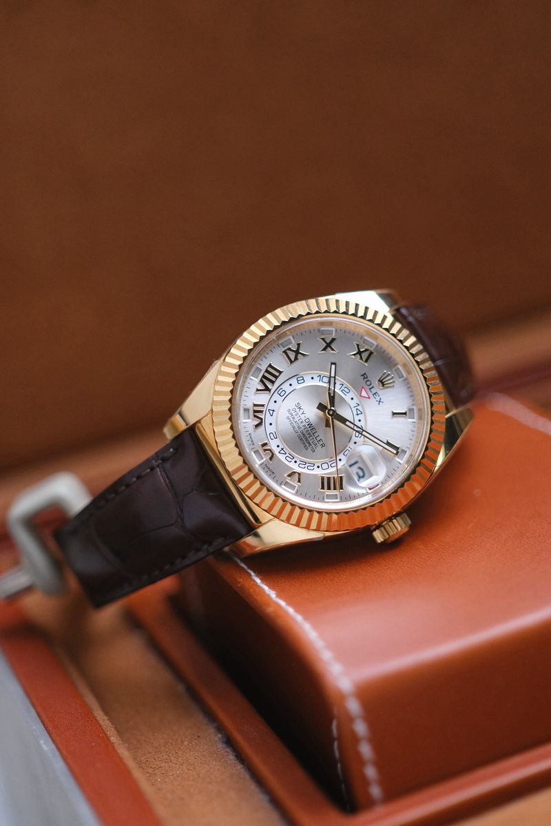 Rolex Sky Dweller 18K Gold 326138 (1)