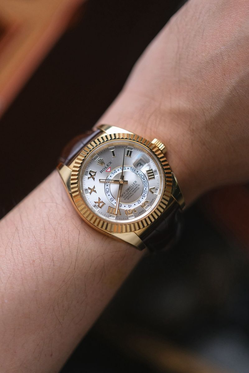 Rolex Sky Dweller 18K Gold 326138 (5)