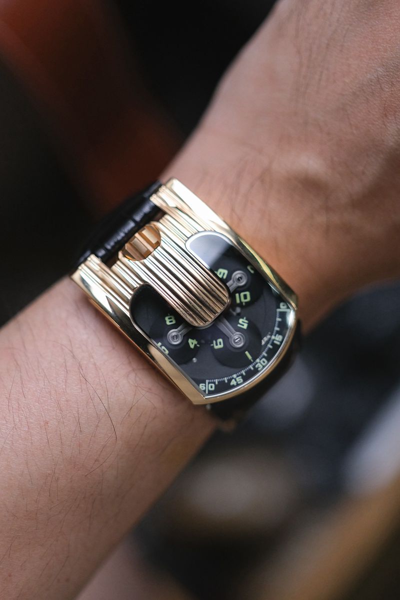 URWERK UR-103.09 18K Rose Gold (5)