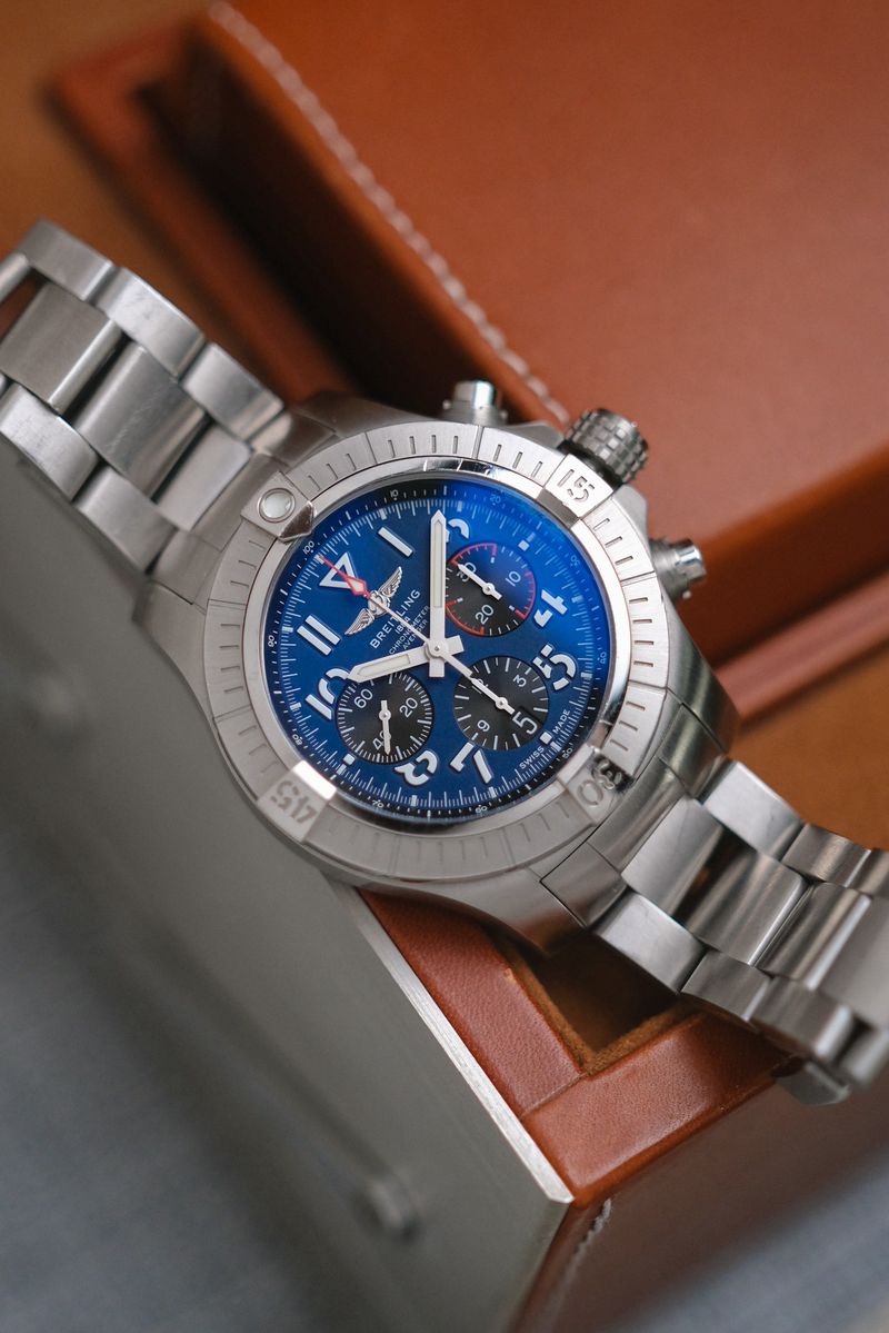 นาฬิกามือสอง Breitling Avenger Chronograph Blue AB0182