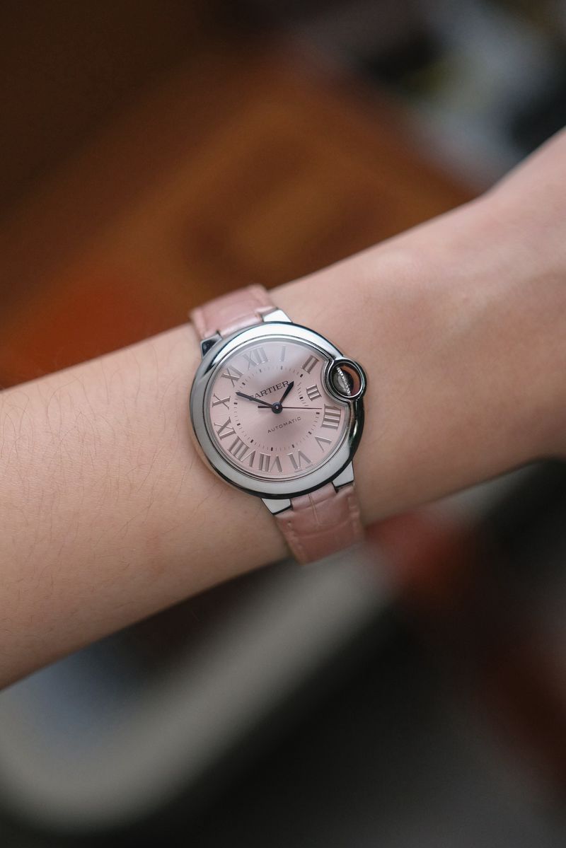 ขายนาฬิกา Cartier Ballon Bleu Lady Pink try on wrist