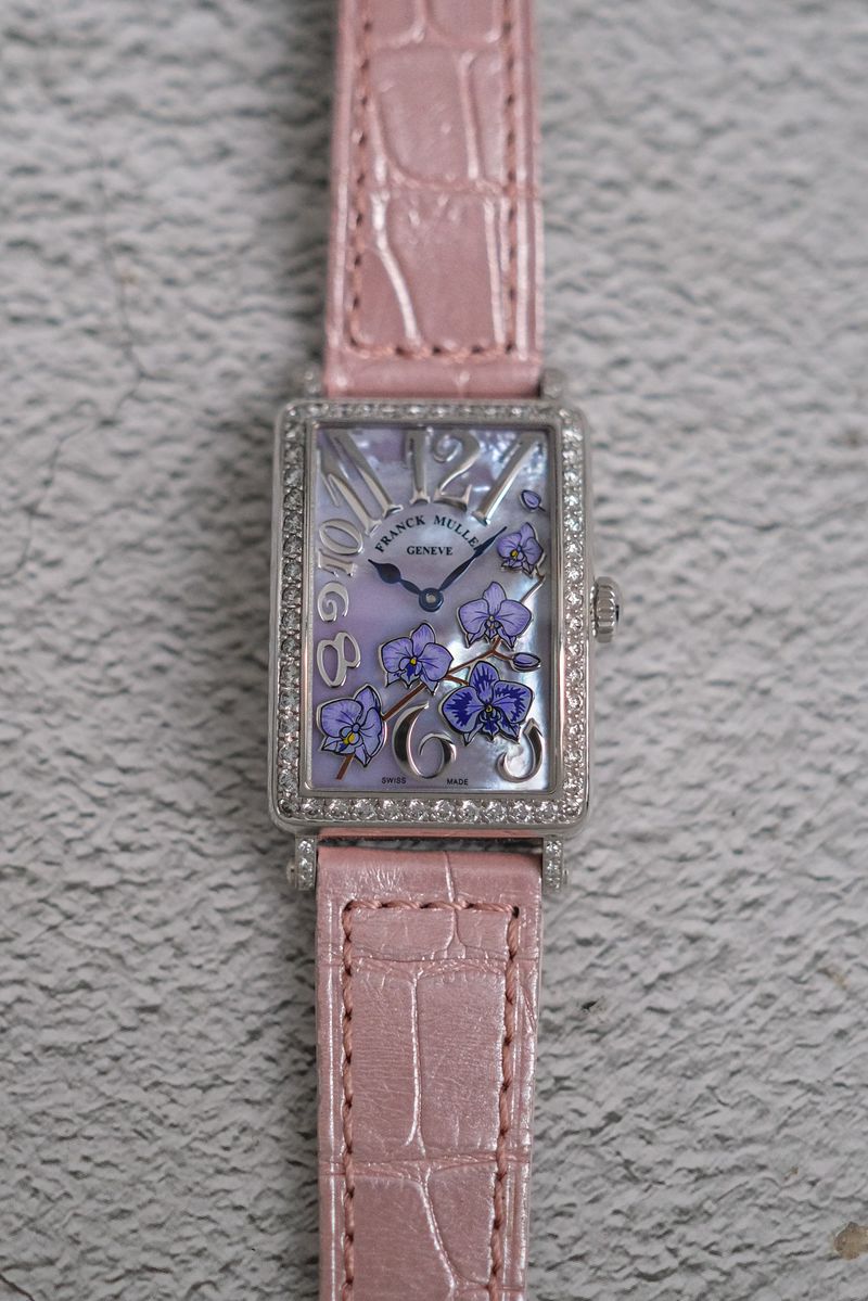 รับซื้อนาฬิกา Franck Muller Long Island 18K White Gold MOP Diamonds Limited