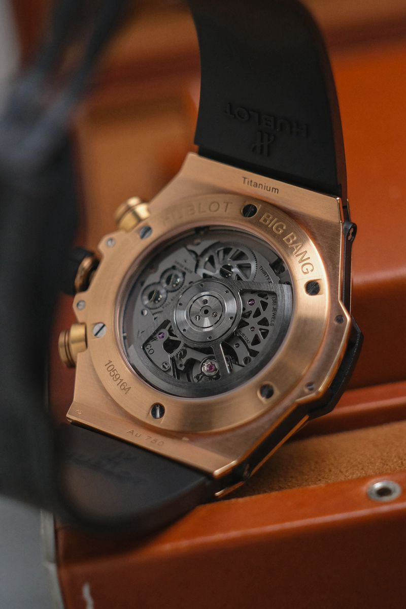 รับซื้อนาฬิกา Hublot Big Bang Unico 18K Rose Gold open caseback shows automatic movement