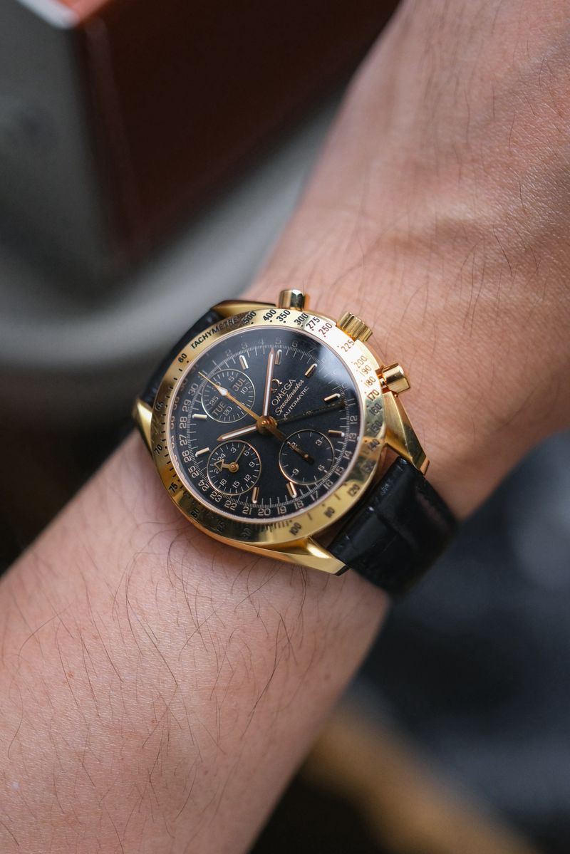 Omega Speedmaster Tripple Date 18K Gold (1)