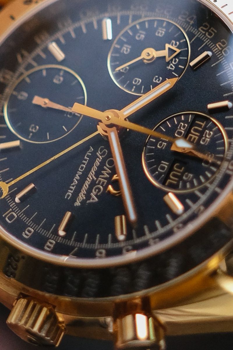 Omega Speedmaster Tripple Date 18K Gold (4)